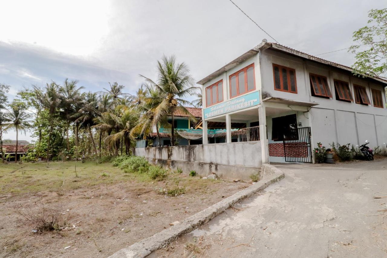 Losmen Parikesit Bantul Exterior photo